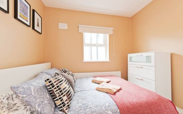 2 Bedroom Apartment By The River