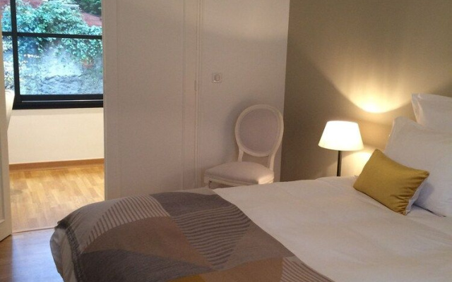 Les Enclos Bed and Breakfast