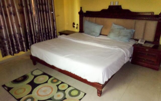 Golden Bird Hotel & Suites