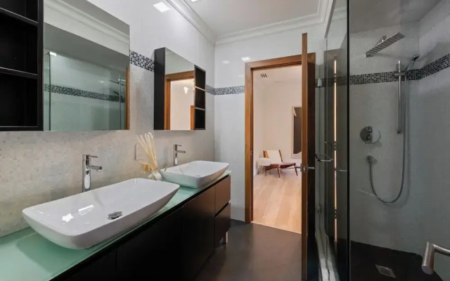 Valea Estate - Secluded Beverly Hills Retreat 1-acre Oasis