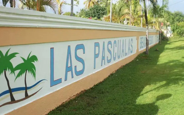 Las Pasqualas Beach Resort