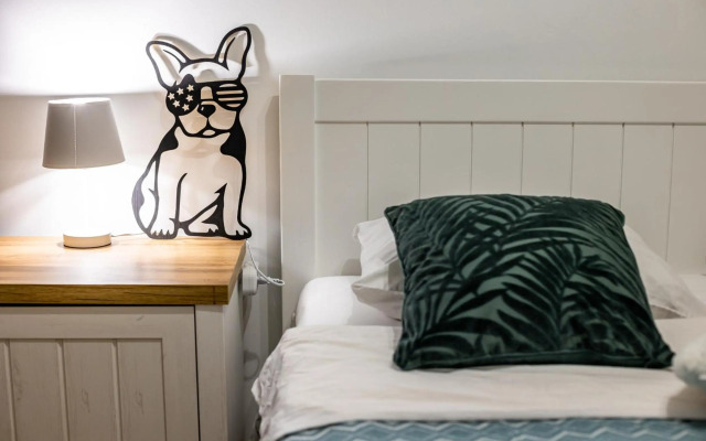 The MAIN square! 2 separated bedrooms, balcony