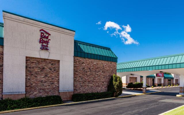 Red Roof Inn & Suites DeKalb