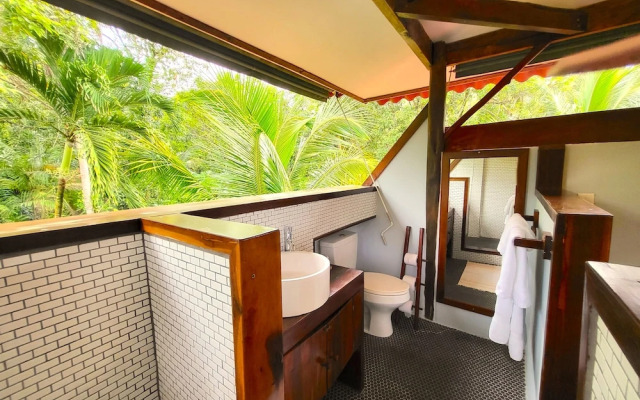 Casa Cayuco Eco-Adventure Lodge