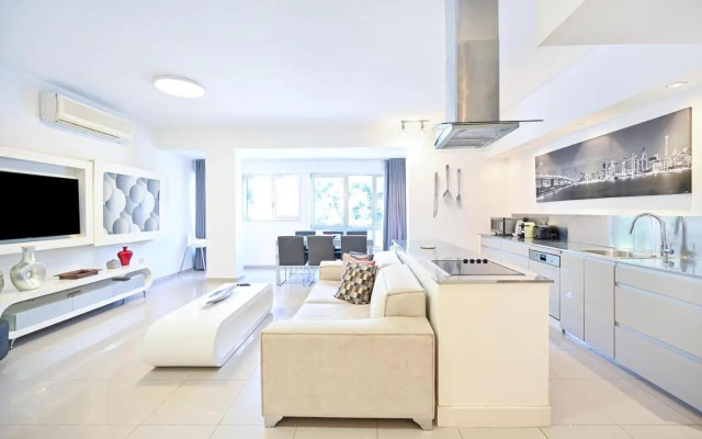 Relaxing 3BR in Ben yehuda 66 by HolyGuest