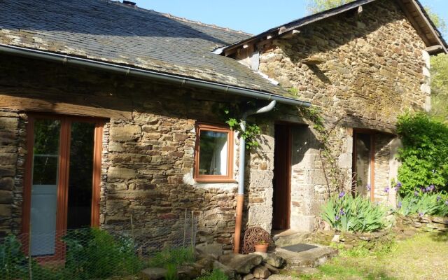 House With 8 Bedrooms in Saint-hilaire-peyroux, With Enclosed Garden a