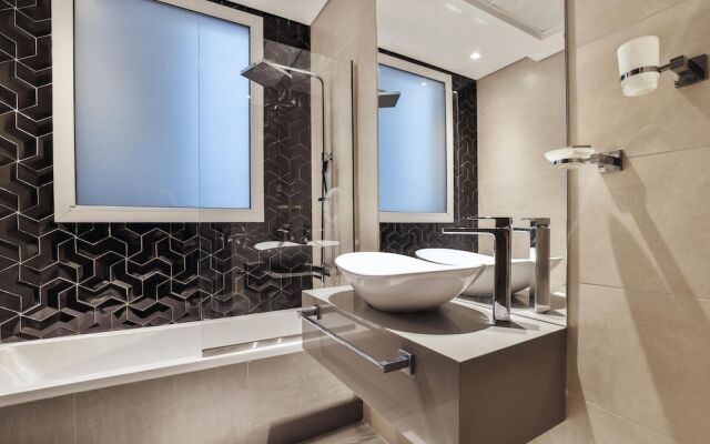 Luxe 1Bed Apt - Balcony & View