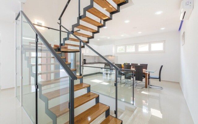 Awesome Home in Lokva Rogoznica With Sauna, Wifi and 4 Bedrooms