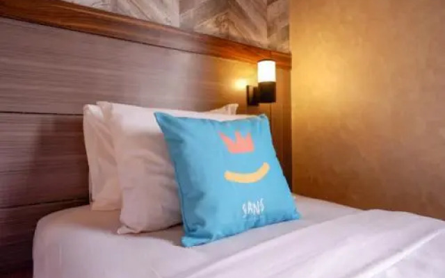 Ekon Hotel