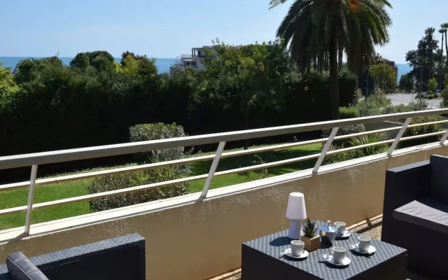 Sea View in Golfe-juan Near Cannes Beach