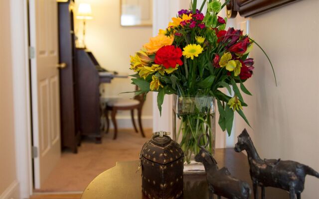 Almondy Inn