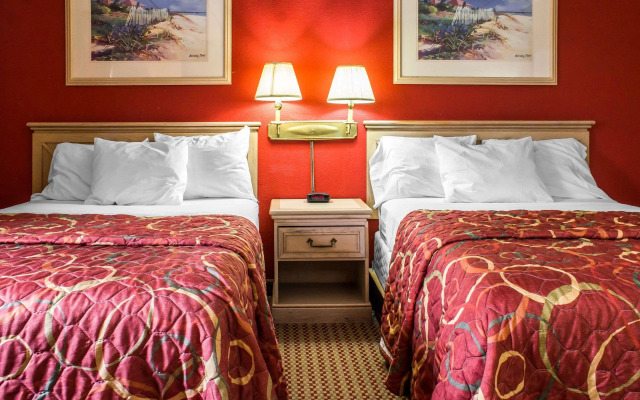 Econo Lodge Inn & Suites Walnut