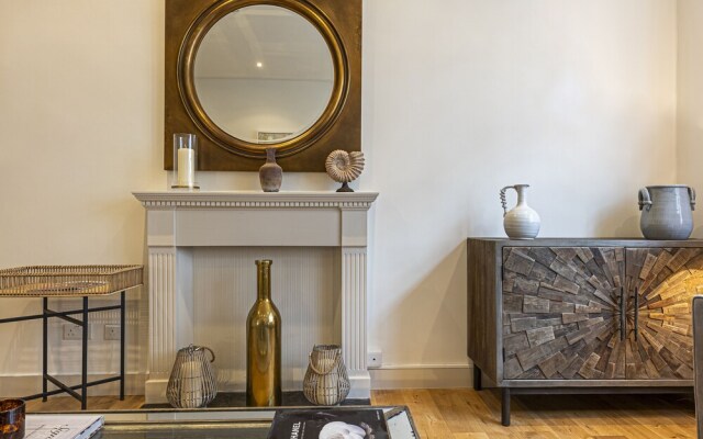 Altido Elegant 2-Bed House In Belgravia