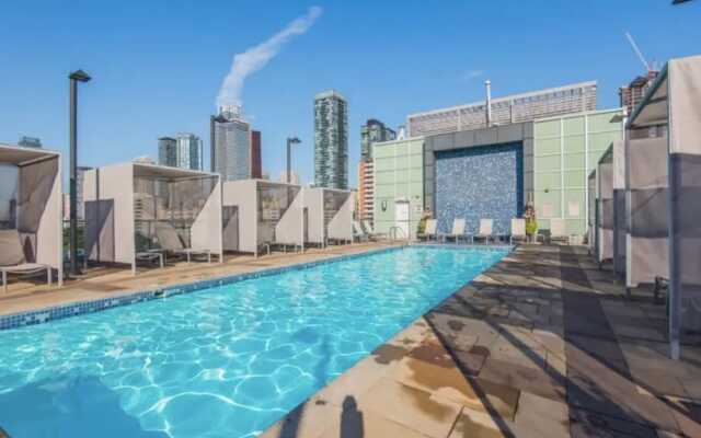 Stunning Suites Luxurious Downtown Condo