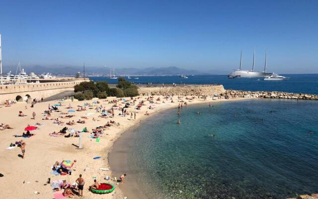 appartement 4 personnes vue mer remparts Antibes