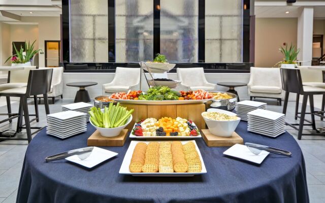 Отель Embassy Suites by Hilton Charlotte