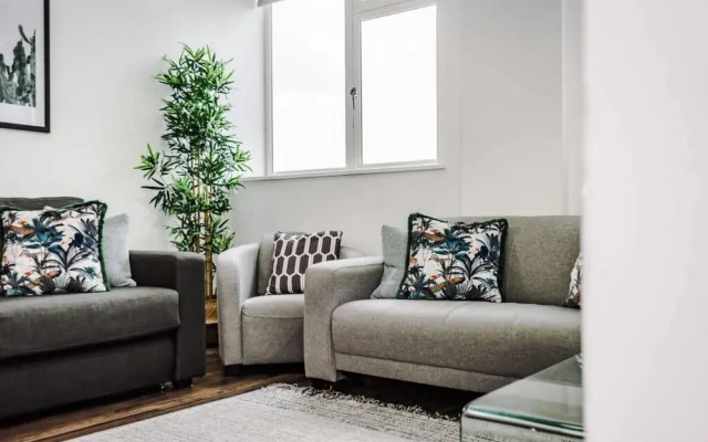 Host Stay Waterfront Penthouse