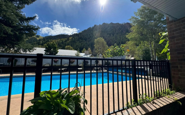 Shadow Mountain Lodge
