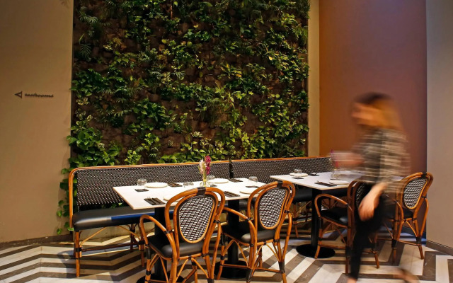 Lozenge Hotel