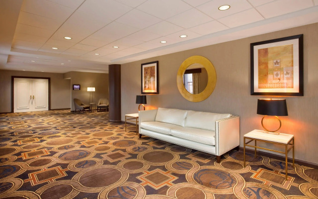 Sheraton LaGuardia East Hotel