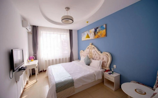 Helong Theme Hotel (Dalian Hua'nan Square)