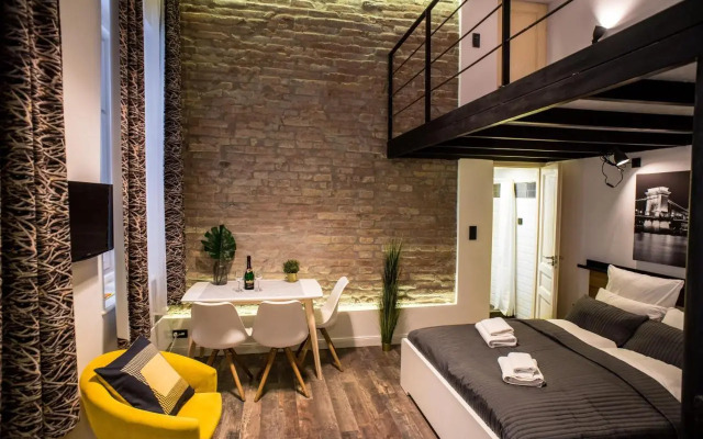Very stylish and fresh studio home in the center