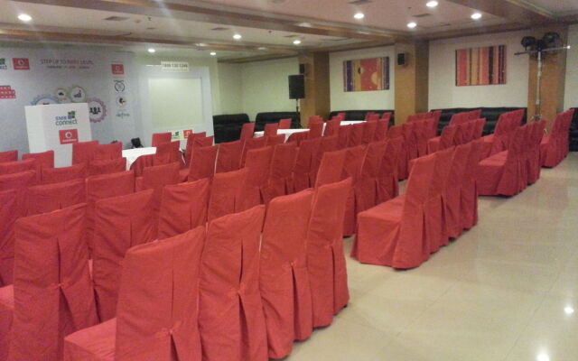Hi5 Hotel & Experience