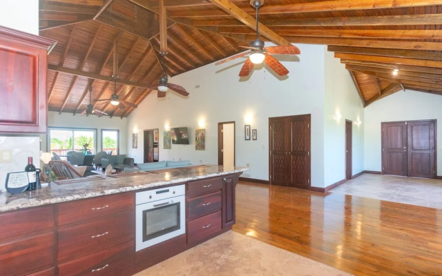 Coco View Canal Lot 18 Private Home 3 Bedroom Home