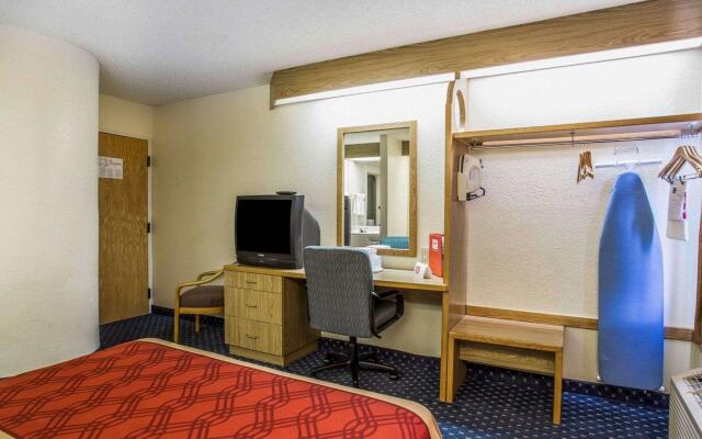 Econo Lodge Denver International Airport