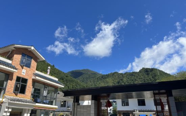 Liuba Zibai Kangyang Hotel