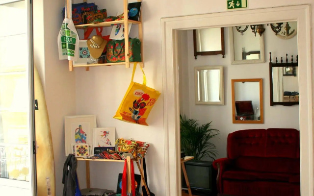 Locals Hostel & Suites