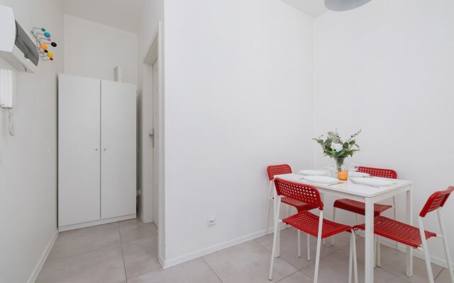 Cozy Apartment Aleja Kijowska by Renters