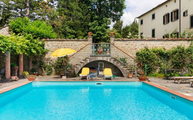 House on the Property Next to an Ancient Villa With a View of the Hills and Pool