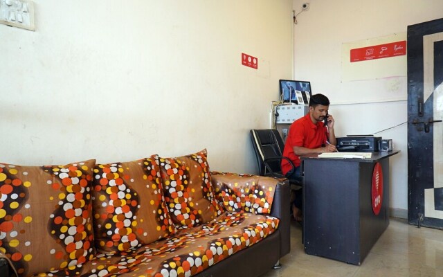 OYO 22041 Jijau Residency