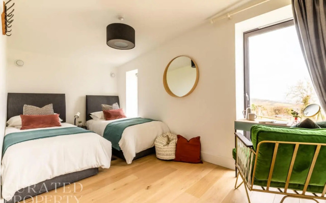 Stunning 5 Bedroom New Build With Amazing Views