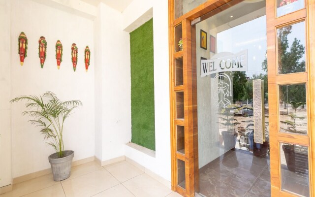 Hotel Crown by OYO Rooms