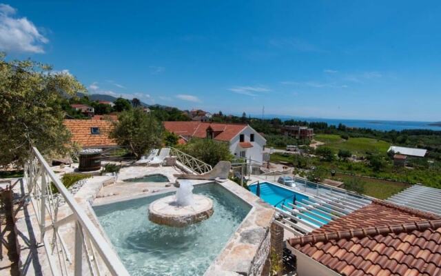 Three Holiday Homes - H1 Azur