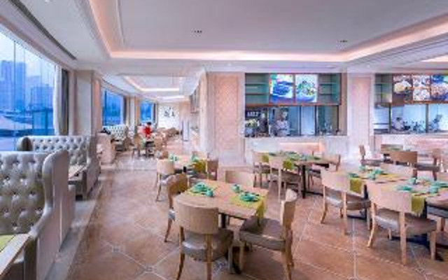 Vienna Hotel (Chengdu South Railway Station Sanwayao Subway Station)