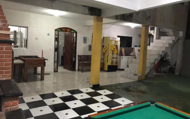 Ótima casa com piscina em Praia Grande