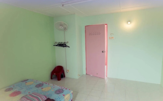 Holidayhome 45A Taman Desa Pangkor