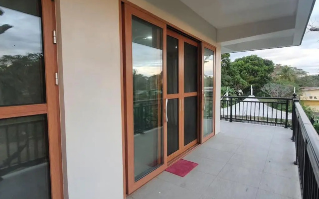 Exquisite 3-Bedroom Unit With Free Parking.