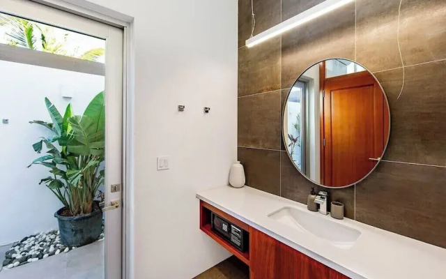 Oceanside Vacation Villa With Hotel Amenities v10