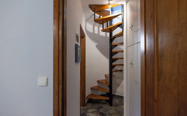 Elena s Traditional Dreamhouse