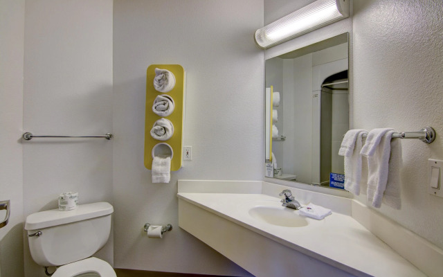 Econo Lodge Menomonie I-94