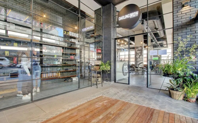 Modern Top Floor Apartment Mountain Views