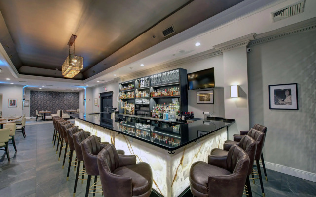 The Roslyn, Tapestry Collection by Hilton