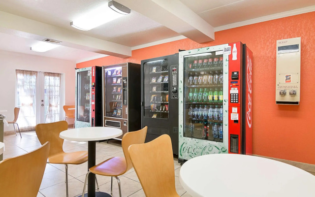 Motel 6 Tampa, FL - Fairgrounds