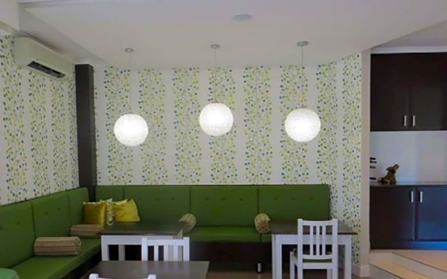 Harvest Weavers Hotel
