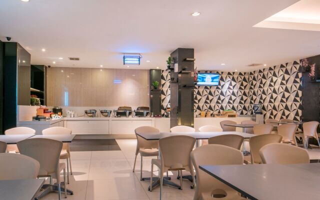Hotel 88 Mangga Besar 120 by WH