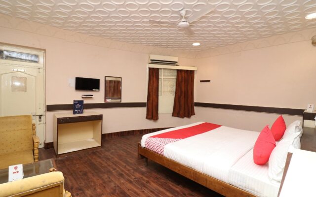 OYO 13657 Hotel Radhika